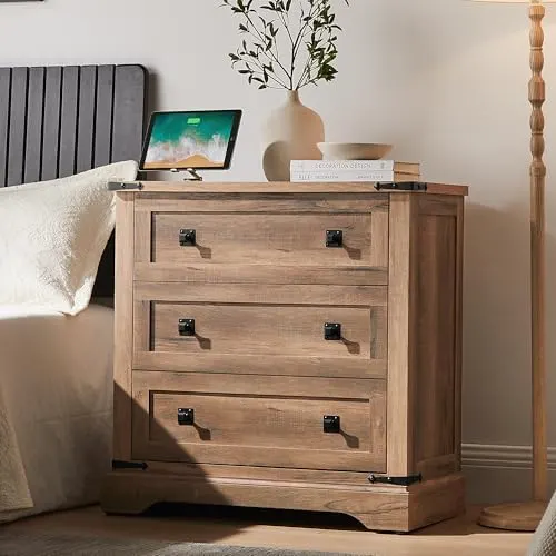 Farmhouse Nightstand with 3 Drawers, 32" in Rustic Oak