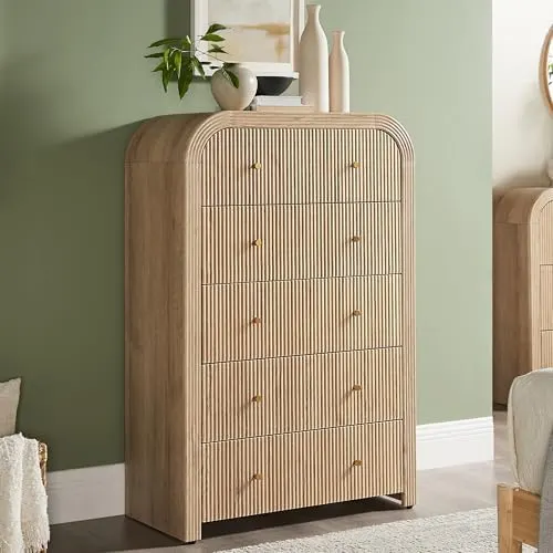Fluted 5-Drawer Dresser with Rounded Corners in Natural Oak